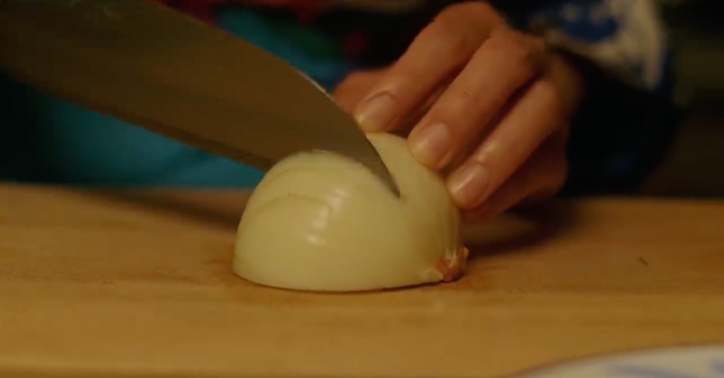 How to cut an onion into pieces of the same size can be an elective course